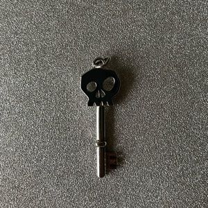 🌈 Disney Nightmare Before Christmas Skeleton key pendant